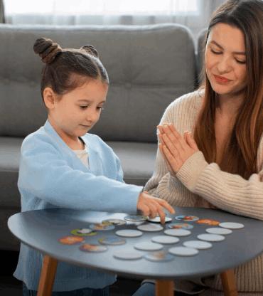 feature-1 Front view mother and girl playing game